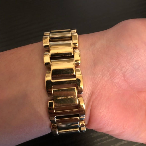 Michael Kors Gold Watch - Picture 5 of 6